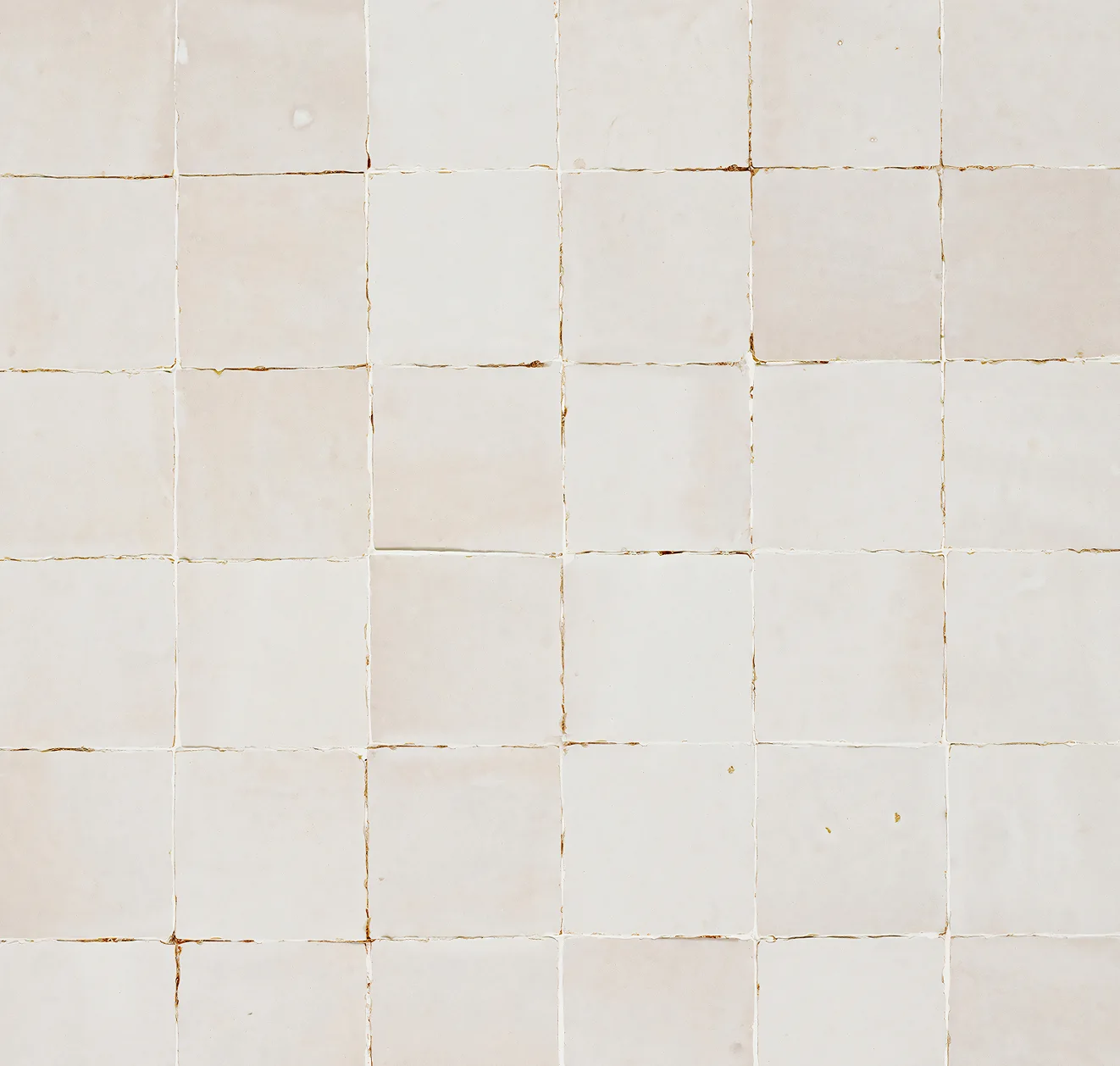 main sample image of Nacre White Idris Field Tile